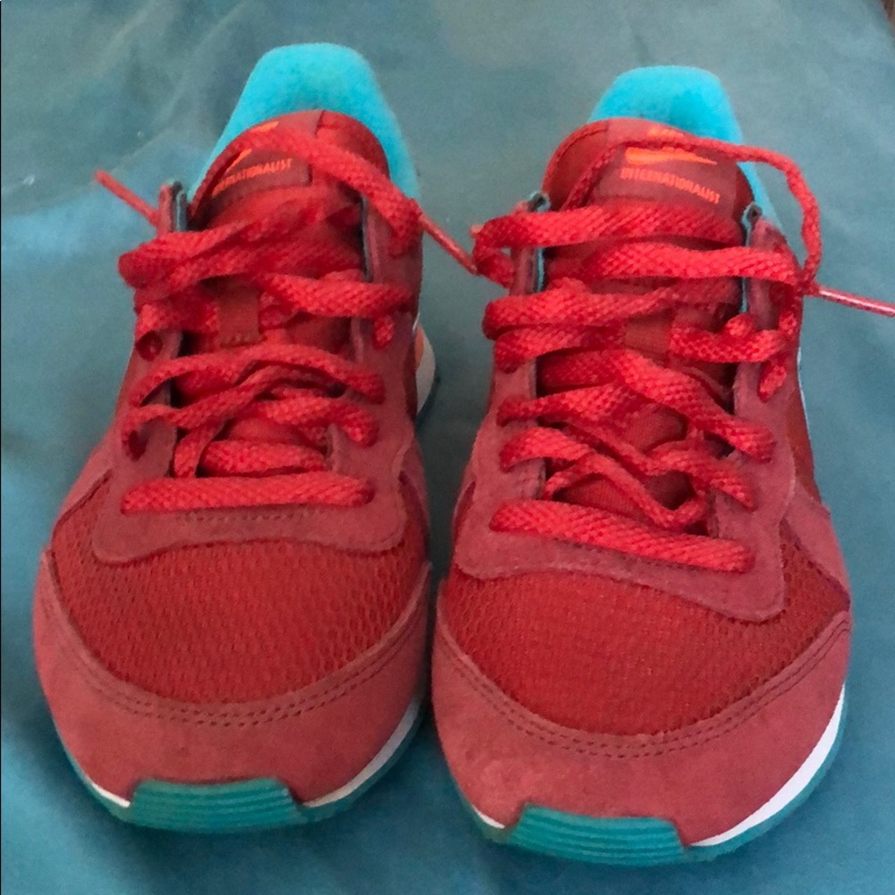 Women’s Nike internationalist